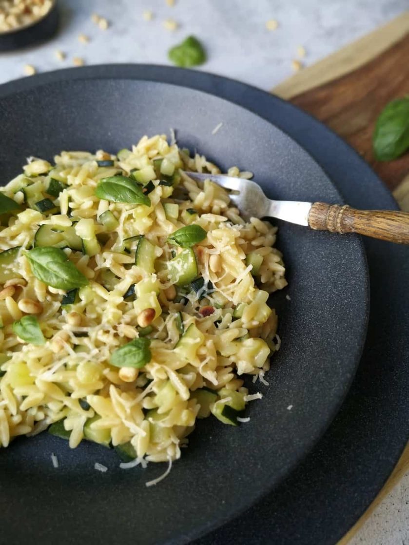 Eénpans orzo orzotto met courgette