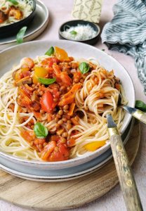 Vegetarische pasta rode saus