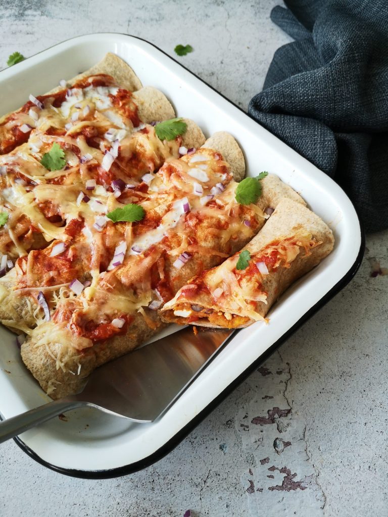 Ultiem comfortfood wraps met gepofte zoete aardappel, zwarte bonen en