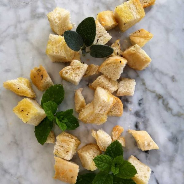 Croutons van oud brood