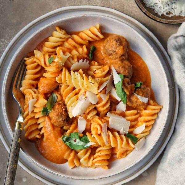 Makkelijke pasta met gegrilde tomaat en paprika