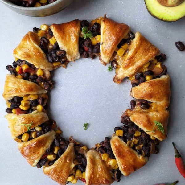 Croissantring met zwarte bonen en mais