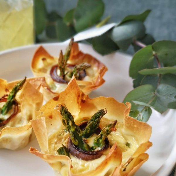 Mini quiche met asperge en ui