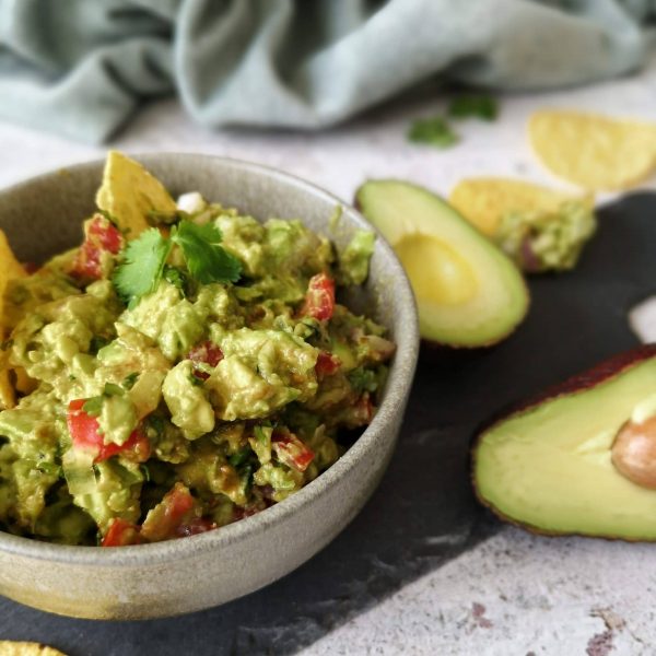 Zelfgemaakte guacamole avocado