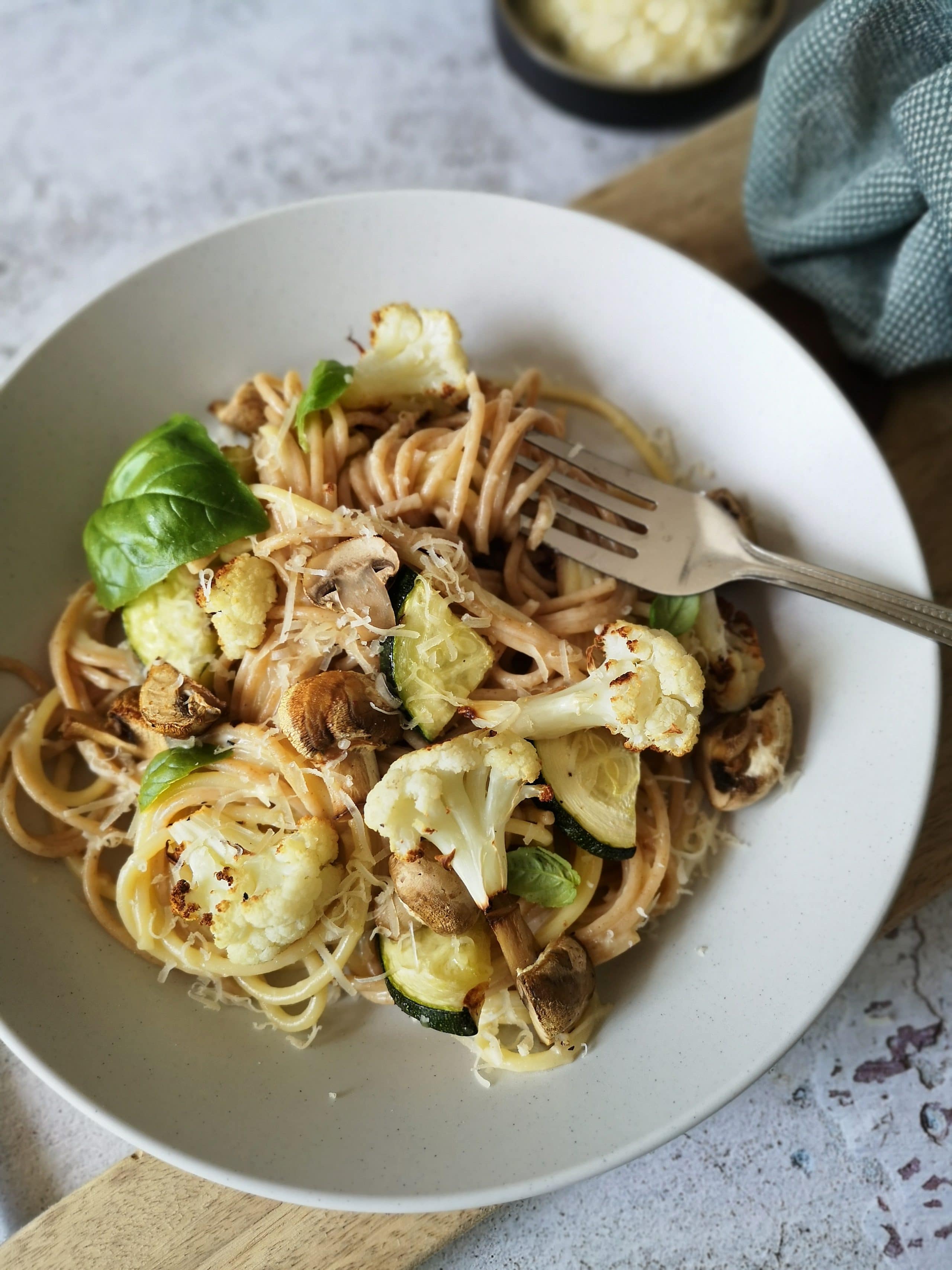 Vegetarische Pasta Carbonara Met Gegrilde Groente Foxilicious Hoofdgerecht