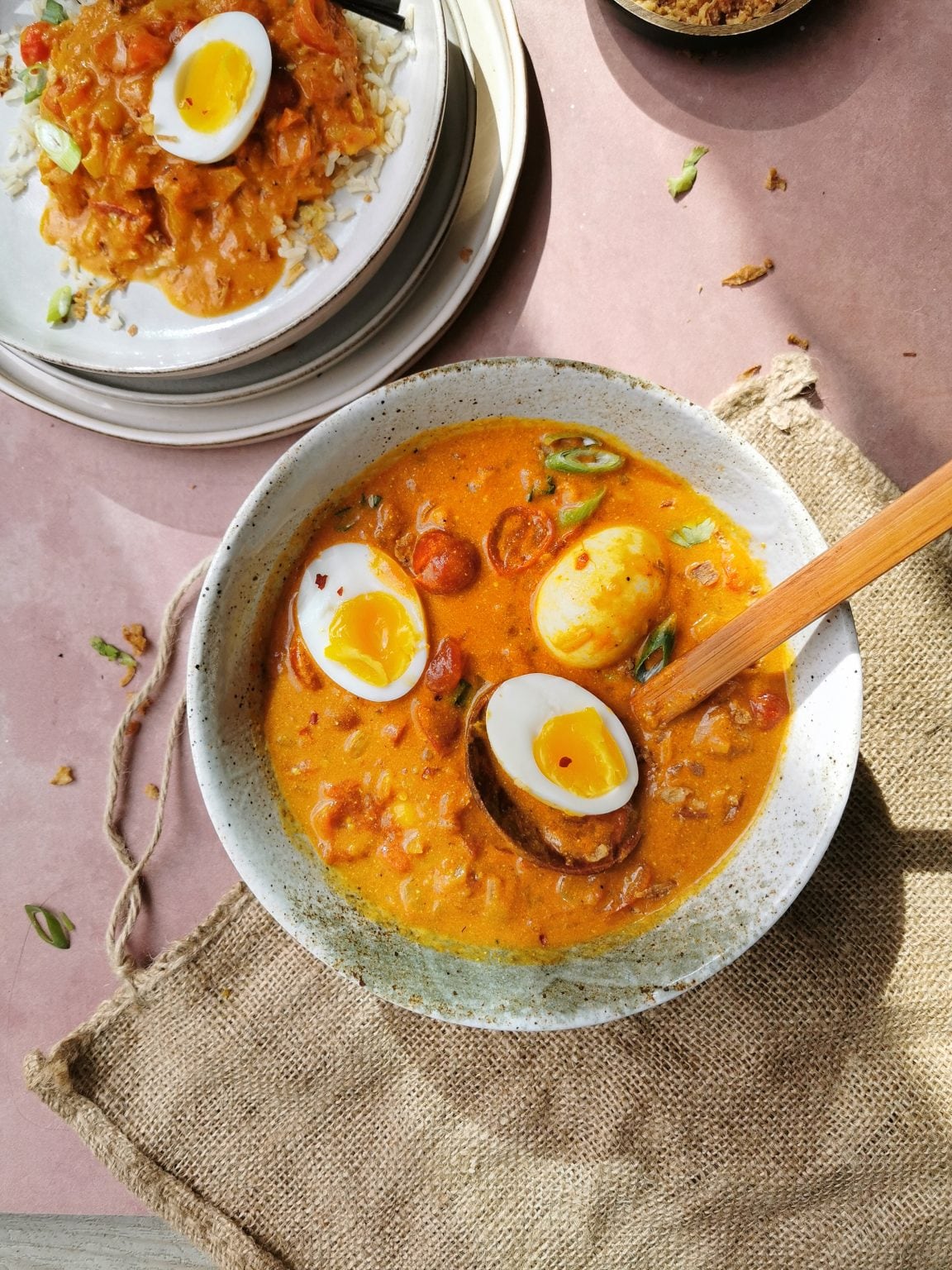 Vegetarische curry met ei