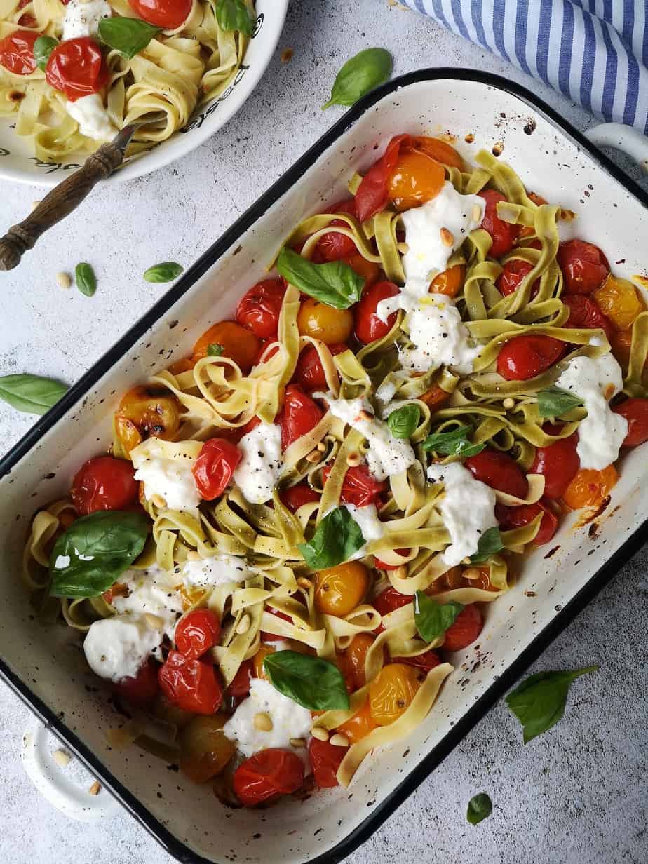 Vegetarische pasta met mozzarella en tomaat