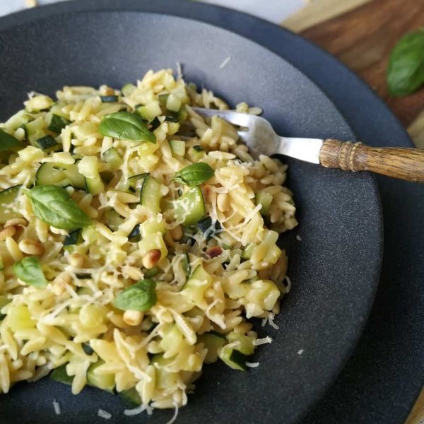 Vegetarische eenpans orzotto