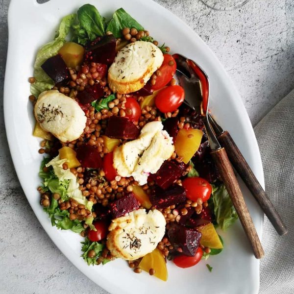 Vegetarische maaltijdsalade met bieten