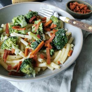 Vegetarische pasta roomkaas spekjes