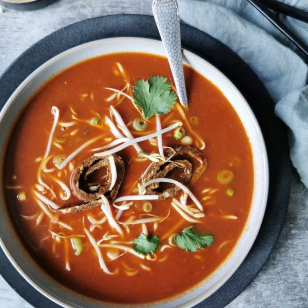 Vegetarische Chinese tomatensoep zonder pakjes en zakjes