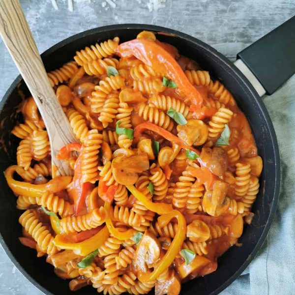 Vegetarische pasta fusili champignon paprika