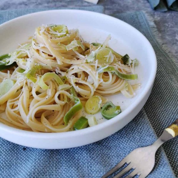 Vegetarische pasta met prei