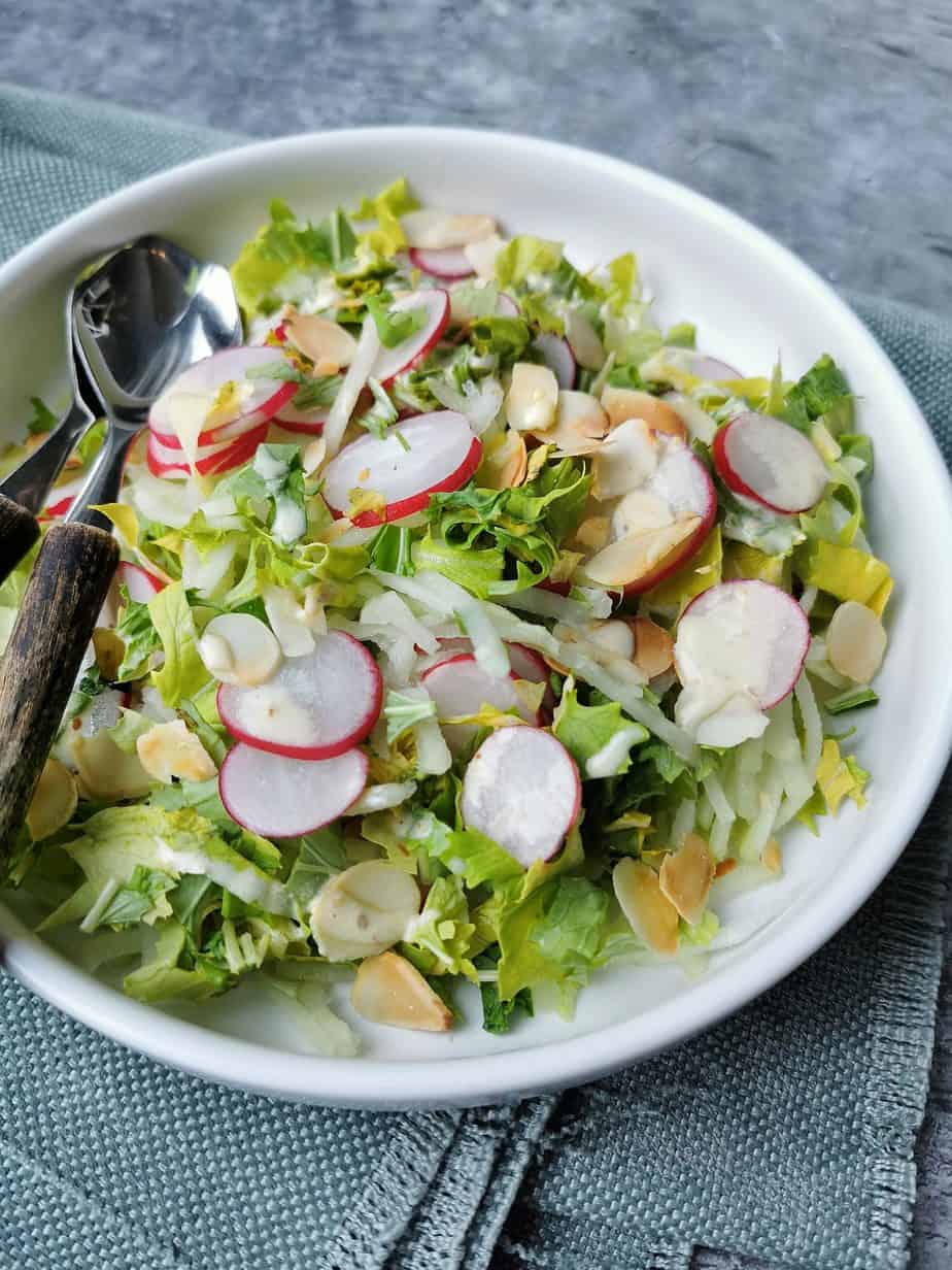 Vegetarische salade met kappertjes mayonaise