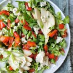 Vegetarische salade met blauwe kaas