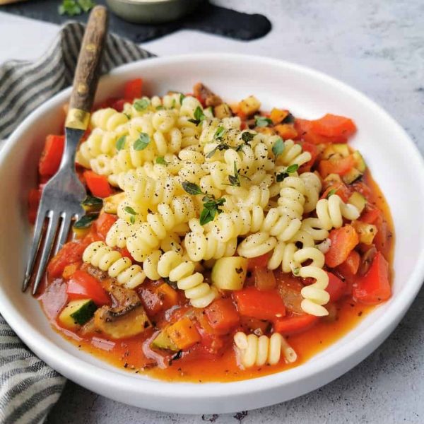 Vegetarische pasta met veel groente