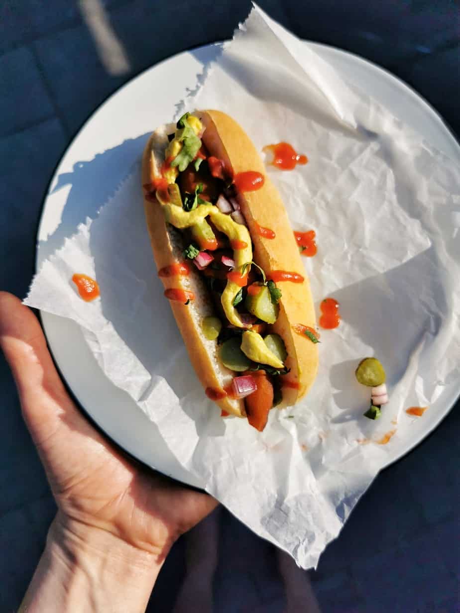 Carrot dog vegetarisch hotdog van wortel