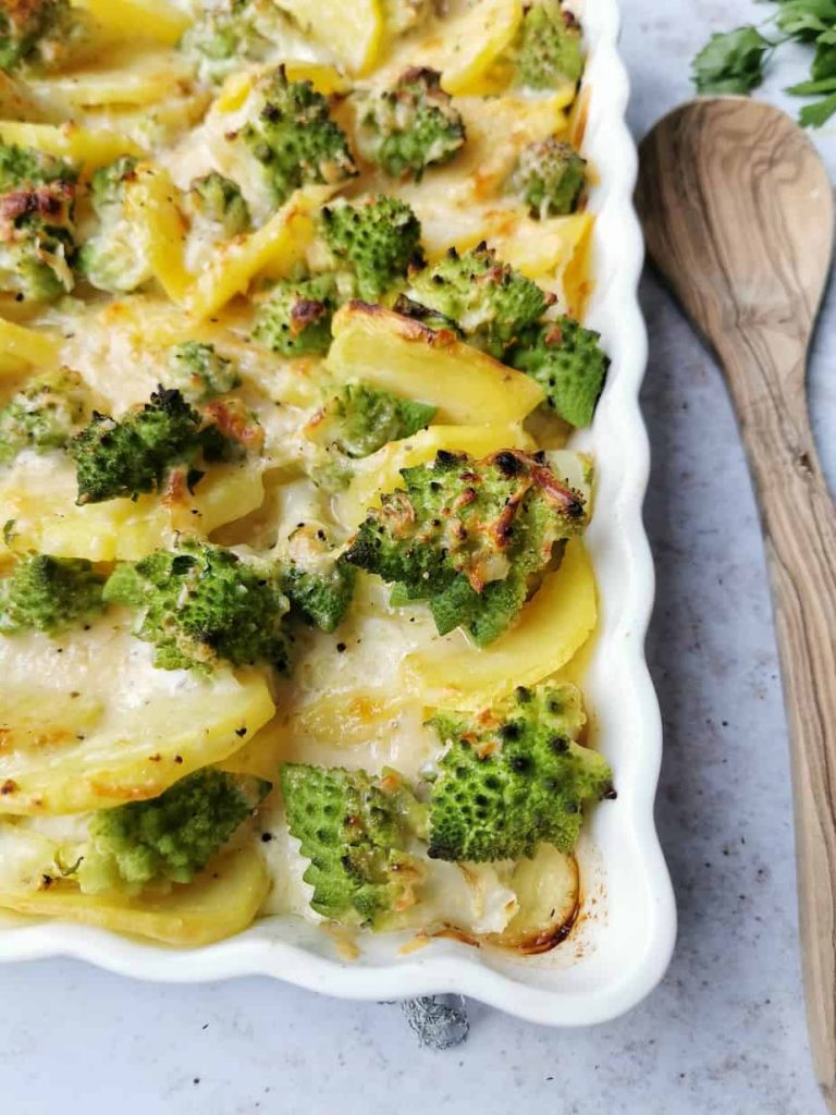 Vegetarische ovenschotel aardappel bloemkool broccoli