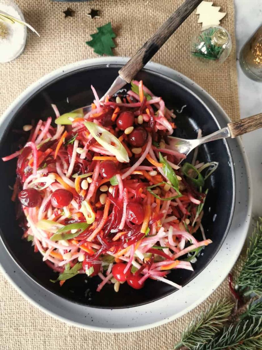 Rauwkostsalade Met Biet, Koolrabi, Appel, Wortel En Granaatappel