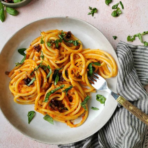 Pasta met gegrilde paprika pesto