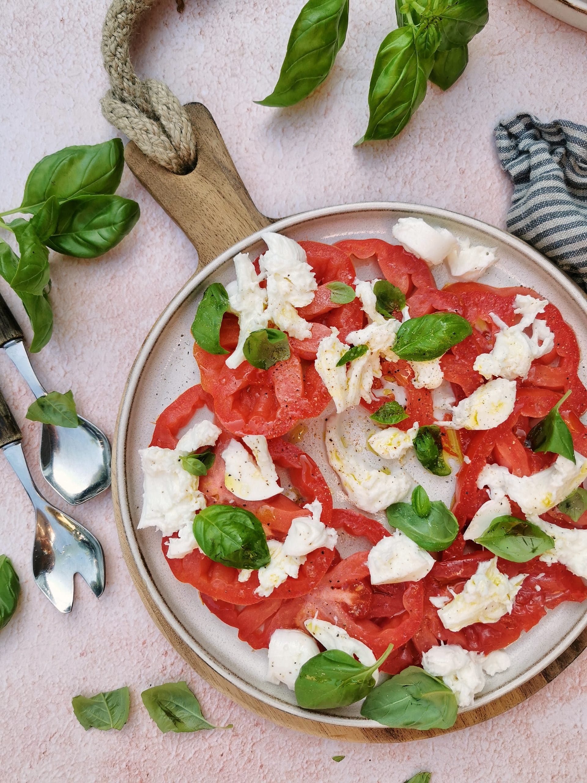 Italiaanse salade met tomaat en mozzarella