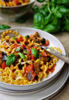 Vegetarisch recept pasta aubergine