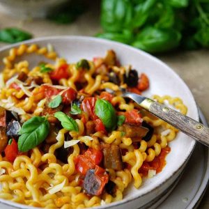 Vegetarisch recept pasta aubergine