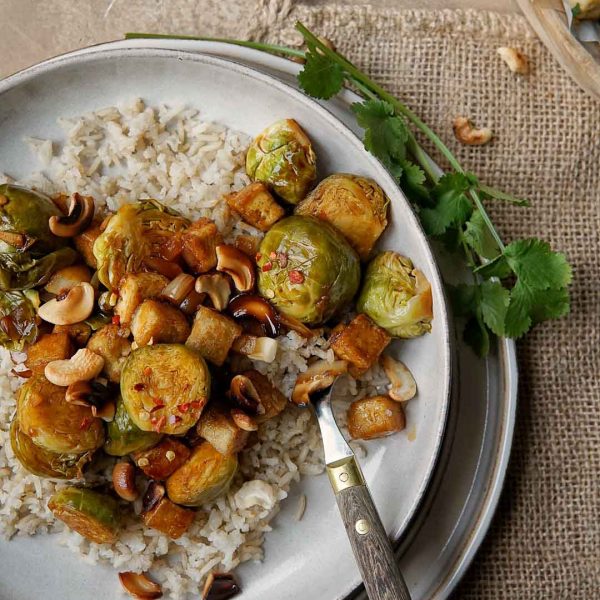 Recept voor vegan teriyaki met spruitjes en knapperige tofu