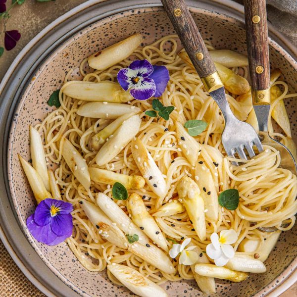 Recept voor vegan pasta met witte asperge