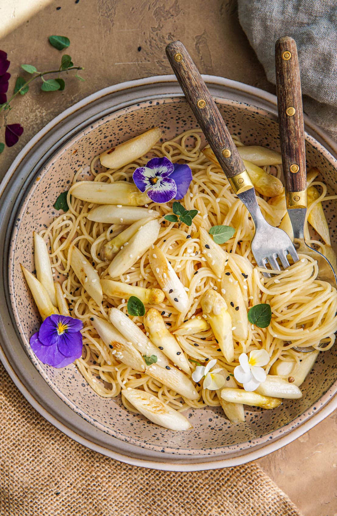 Recept voor vegan pasta met witte asperge
