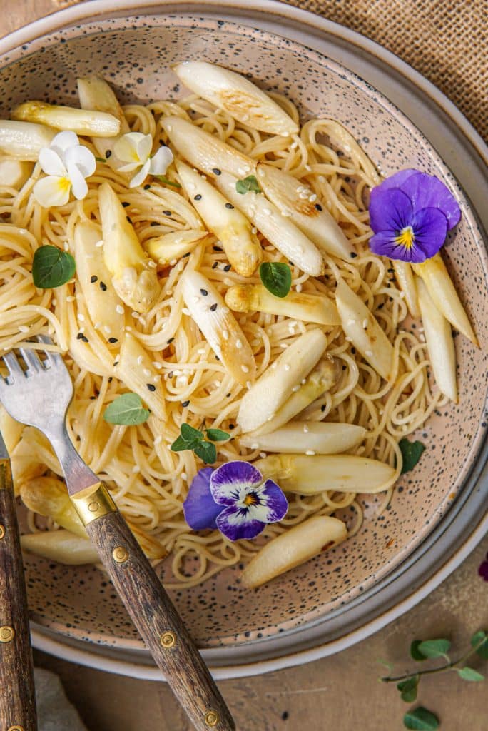 Recept voor vegan pasta met witte asperge
