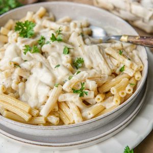 Recept voor vegan pasta alfredo met bloemkool