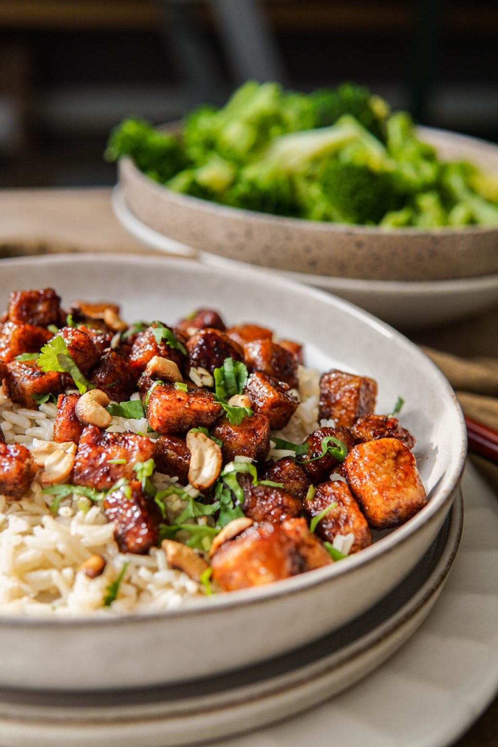 Sticky tofu met sticky zoetzure saus