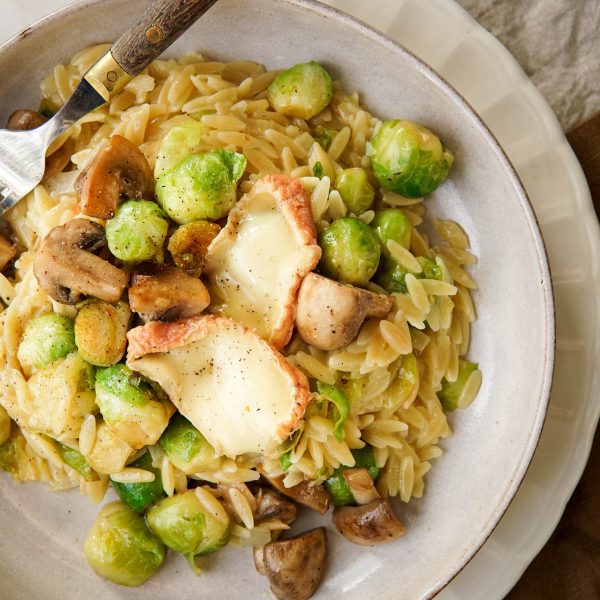 Vegetarisch recept met orzo en spruitjes