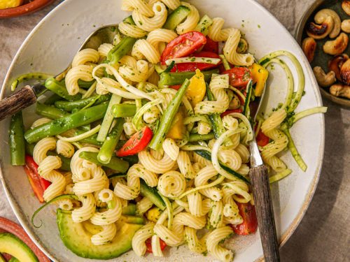 Vegan pastasalade met veel groente