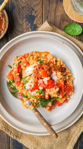 Recept voor vegan risotto met tomaat en spinazie
