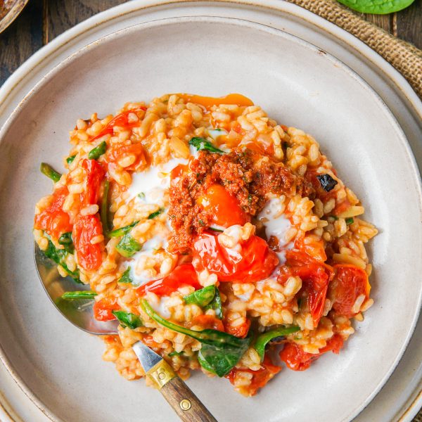 Recept voor vegan risotto met tomaat en spinazie