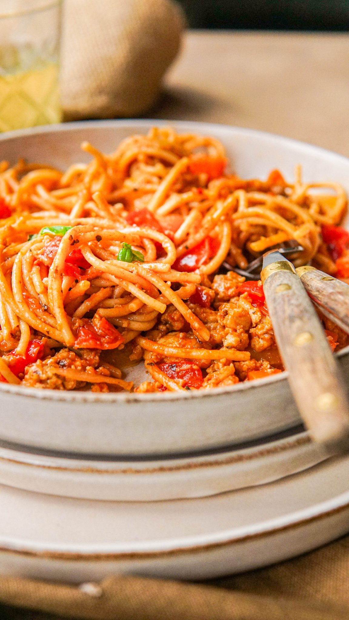 Vegan pasta met rode saus